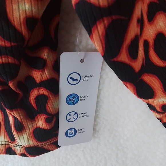 Yummy Soft Plus Size Cropped Hoodie Size 2X in Black Orange Red Flame Design‎ - Picture 10 of 10